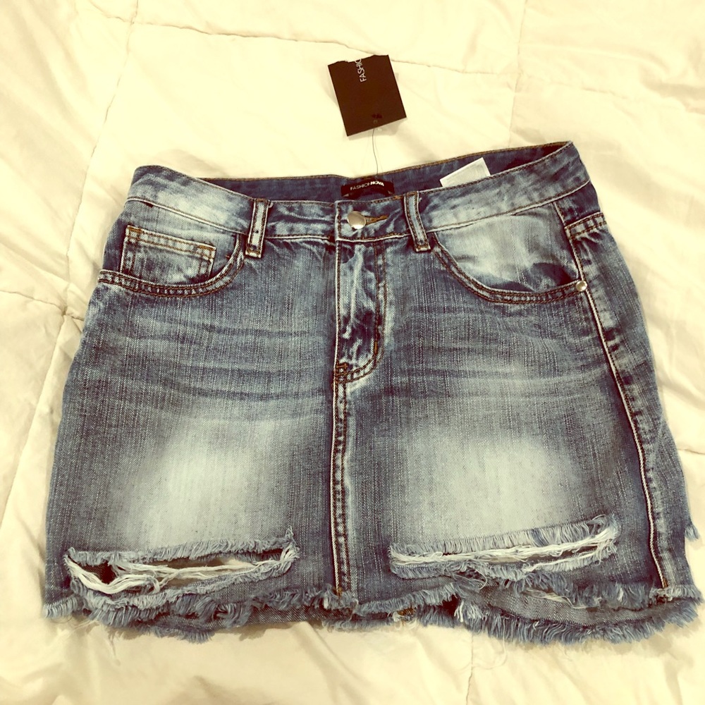 Distressed mini skirt